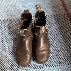 COPY - Black blundstones